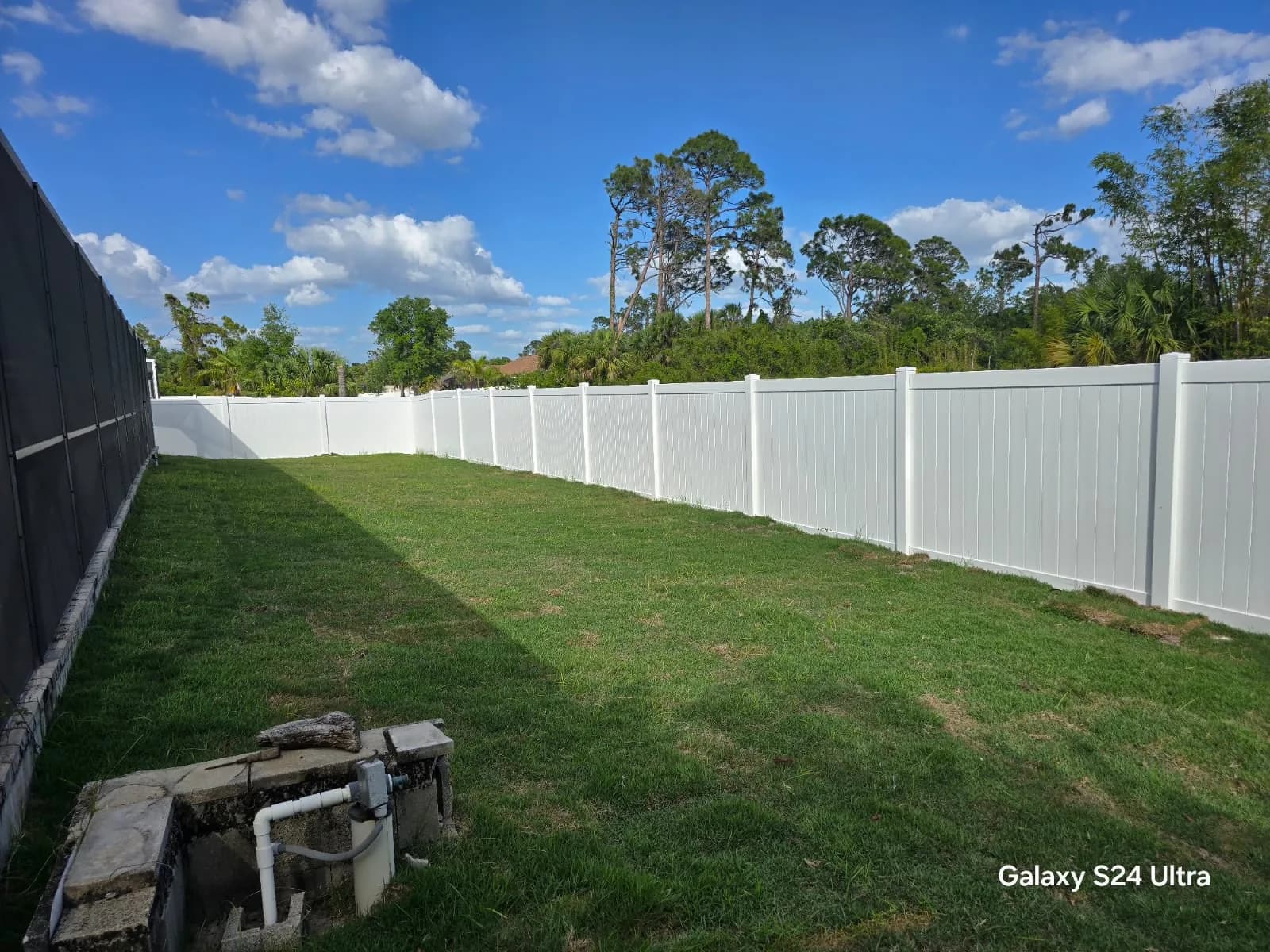 White vinyl privacy fence installed by True Fence Florida